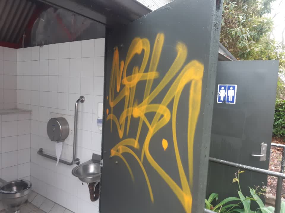 The photograph attached to this graffiti report