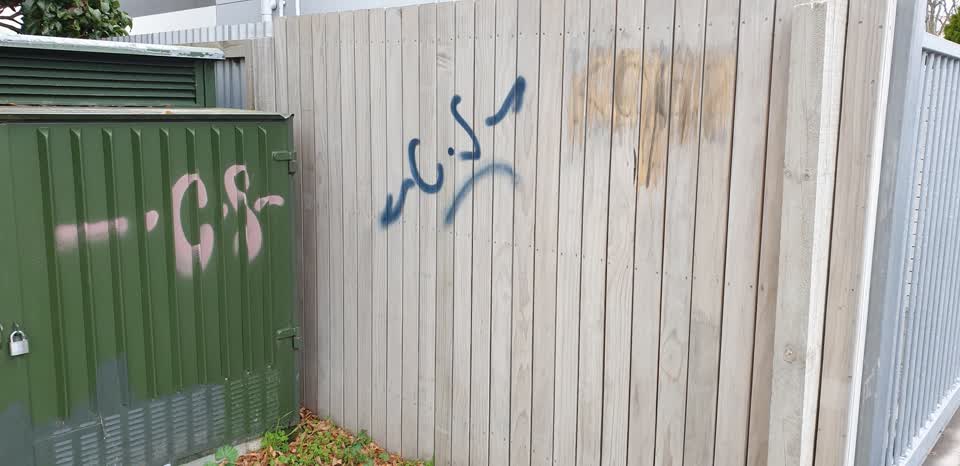 The photograph attached to this graffiti report