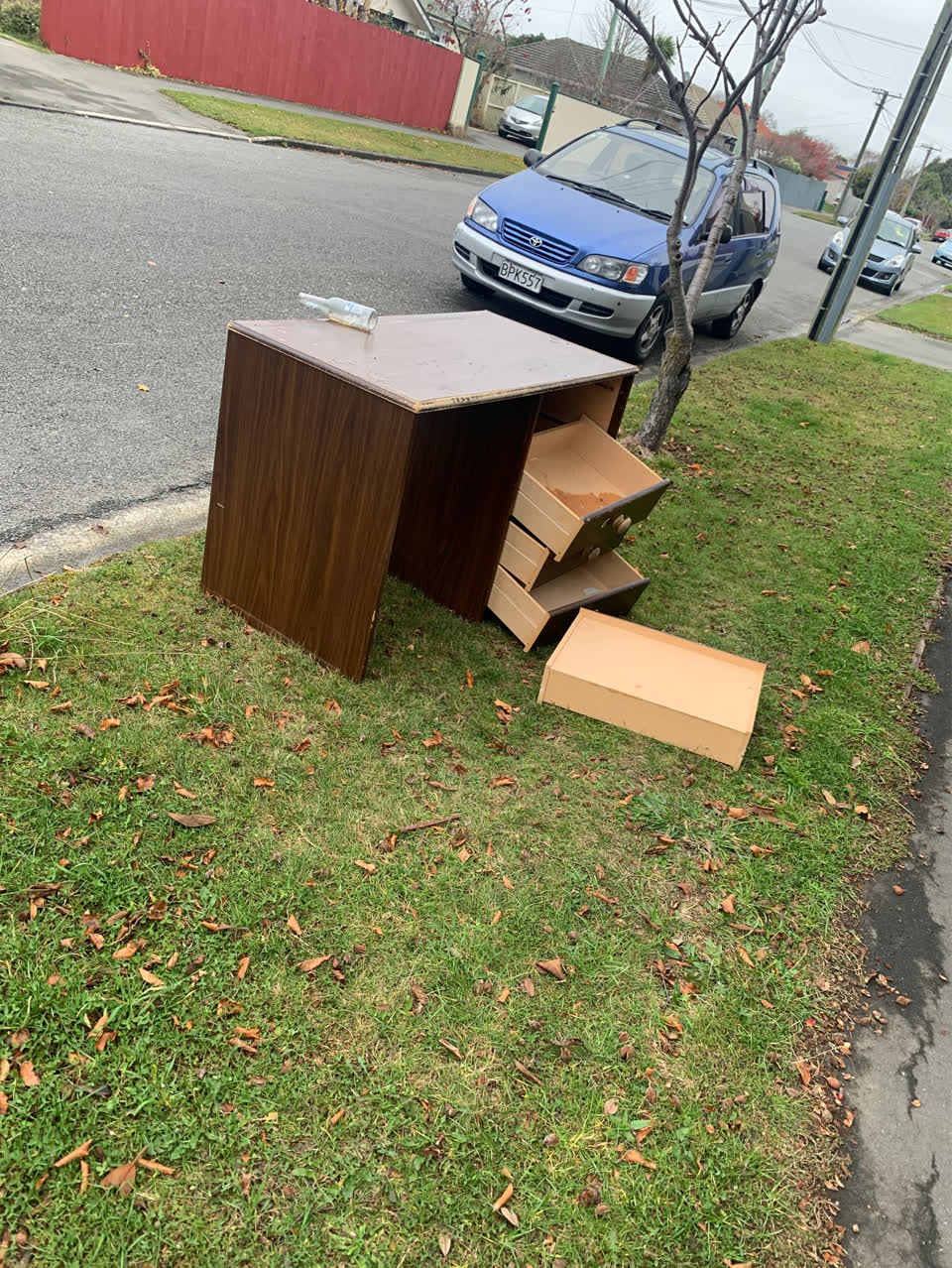 The photograph attached to this rubbish/recycling report