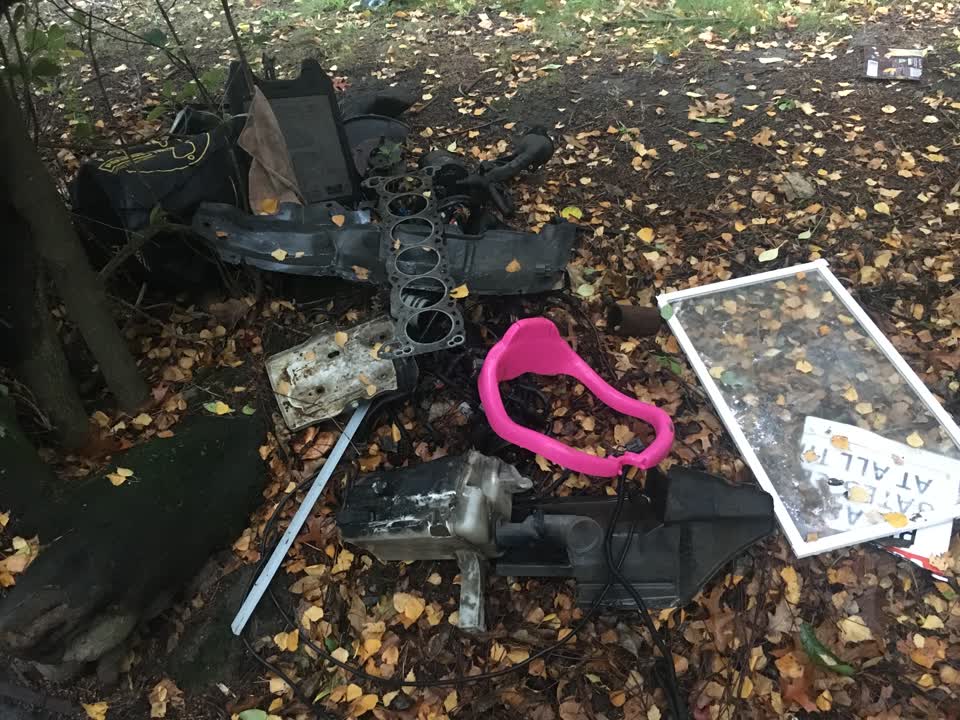 The photograph attached to this rubbish/recycling report