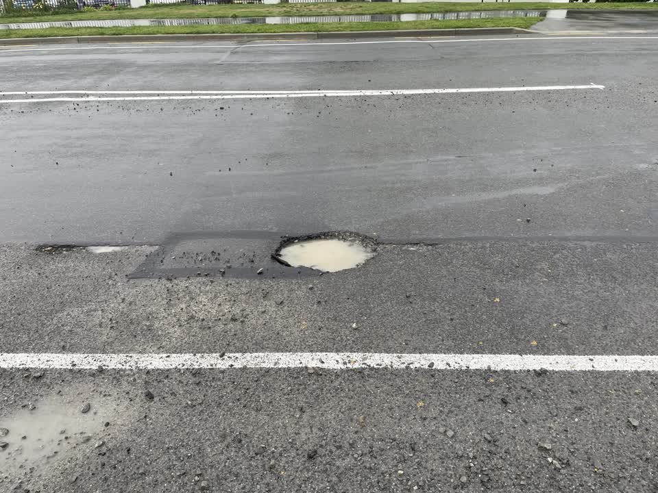 The photograph attached to this roading/streets report