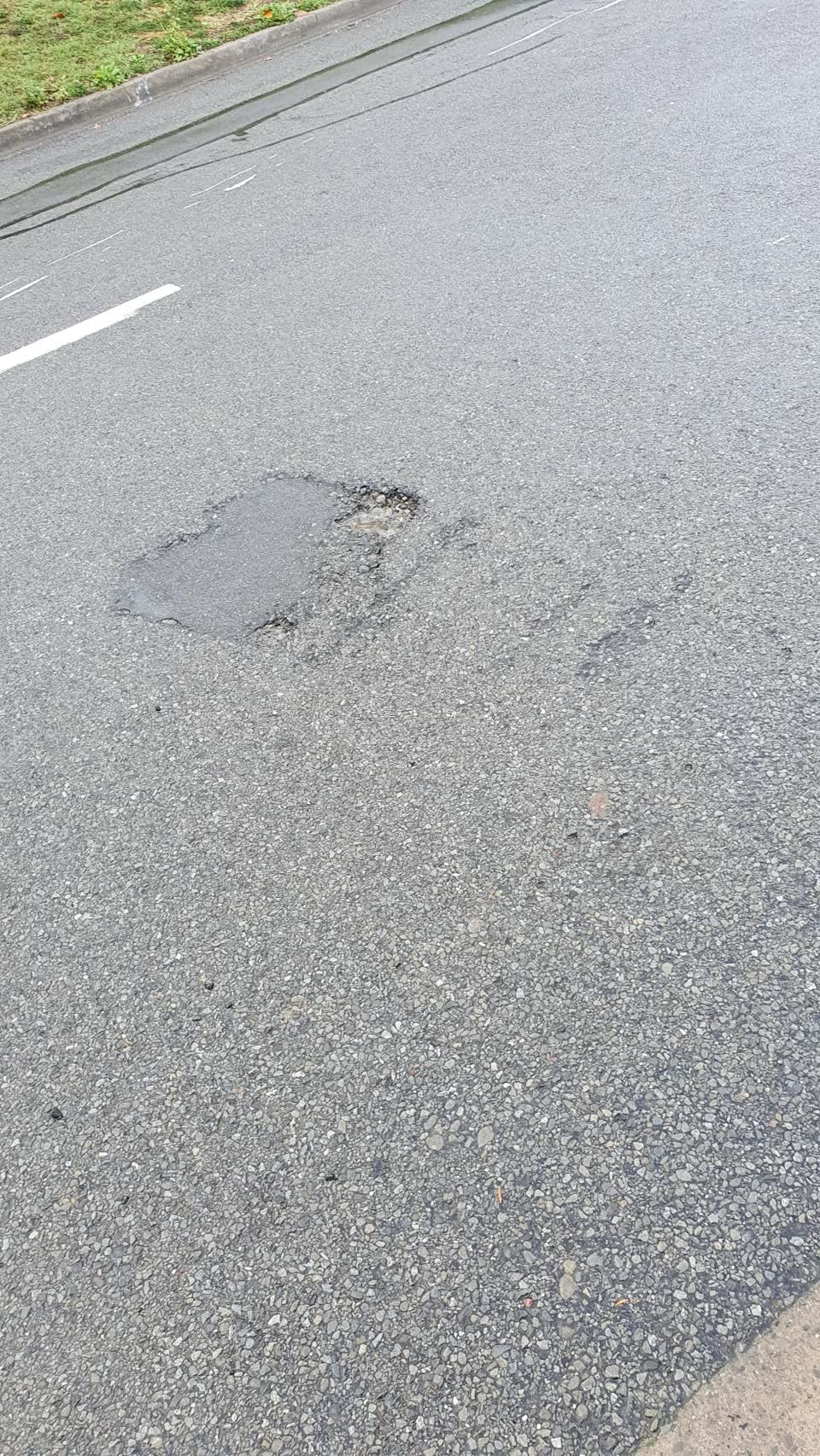The photograph attached to this roading/streets report