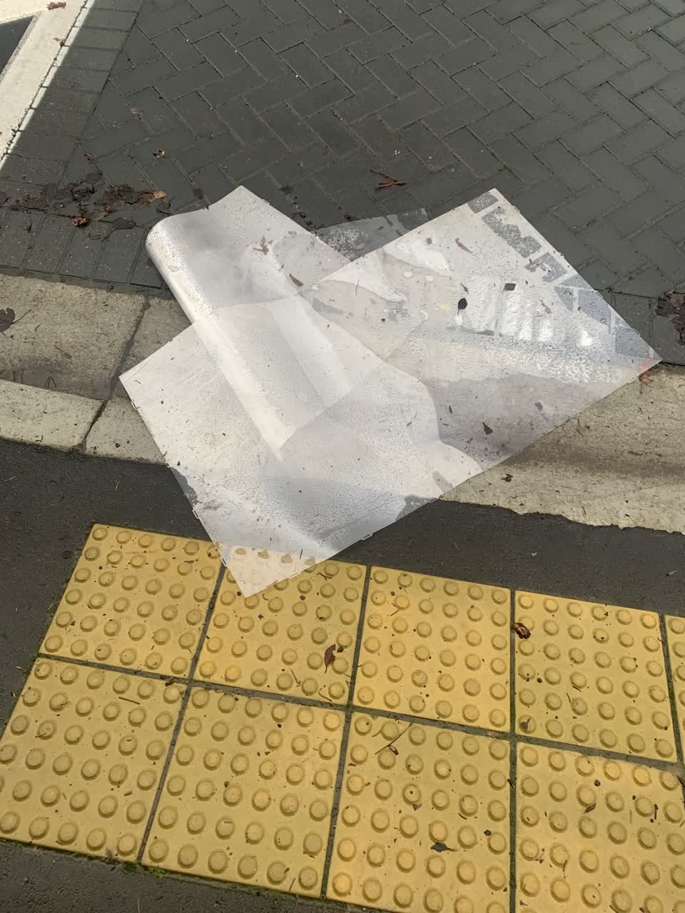 The photograph attached to this rubbish/recycling report