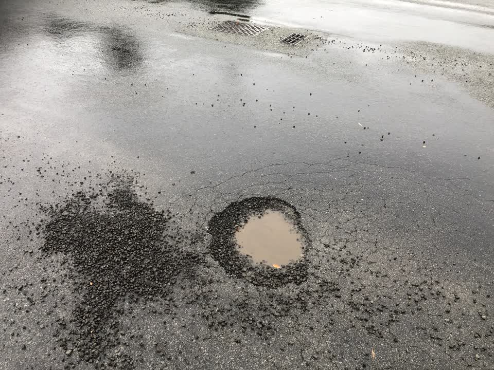 The photograph attached to this roading/streets report