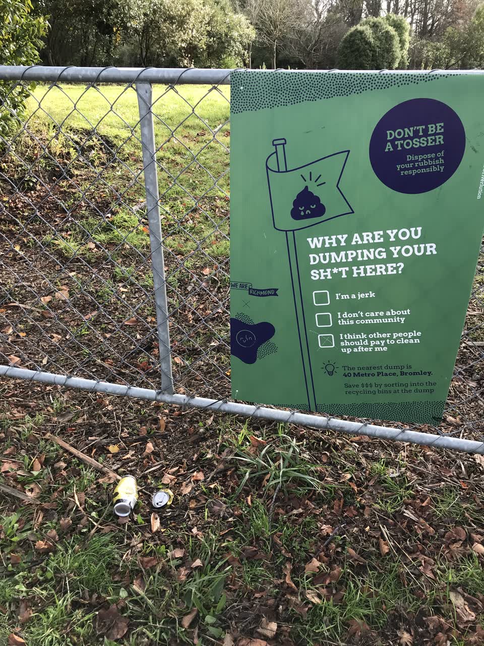 The photograph attached to this rubbish/recycling report