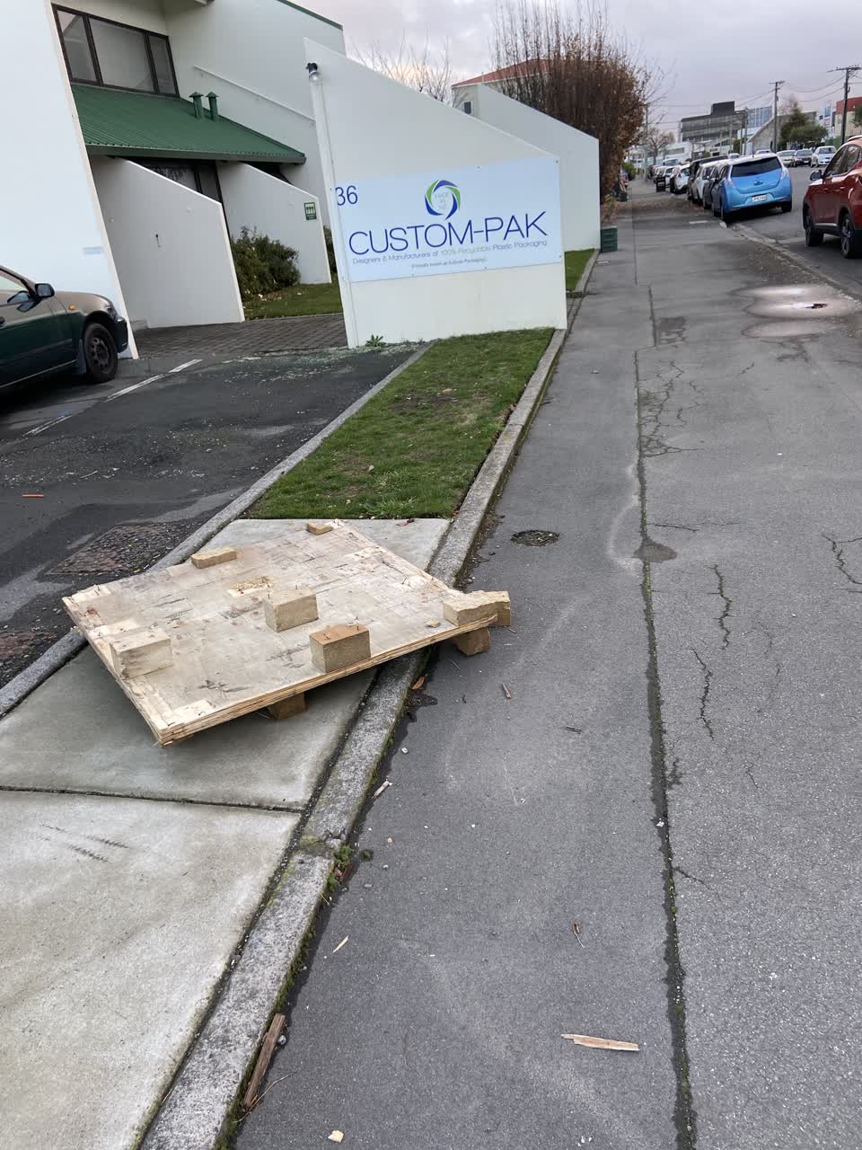 The photograph attached to this rubbish/recycling report