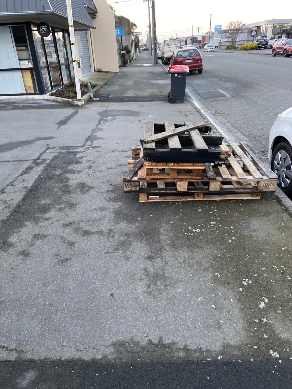 The photograph attached to this rubbish/recycling report