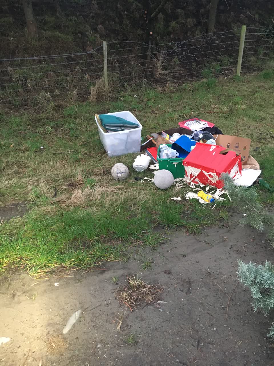 The photograph attached to this rubbish/recycling report