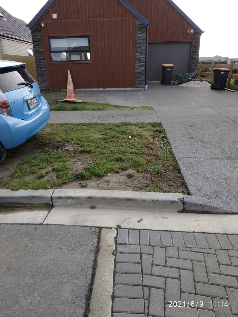 The photograph attached to this roading/streets report