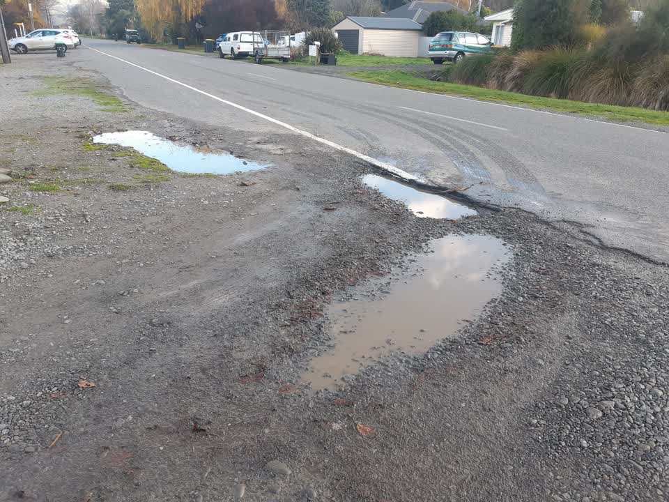 The photograph attached to this roading/streets report