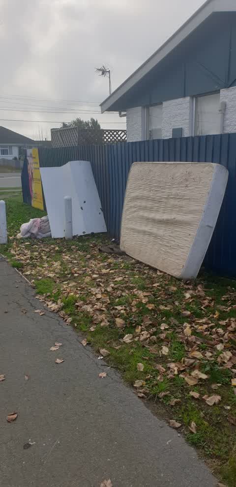 Rubbish/Recycling, a report photo