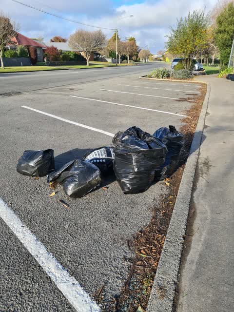 Rubbish/Recycling, a report photo