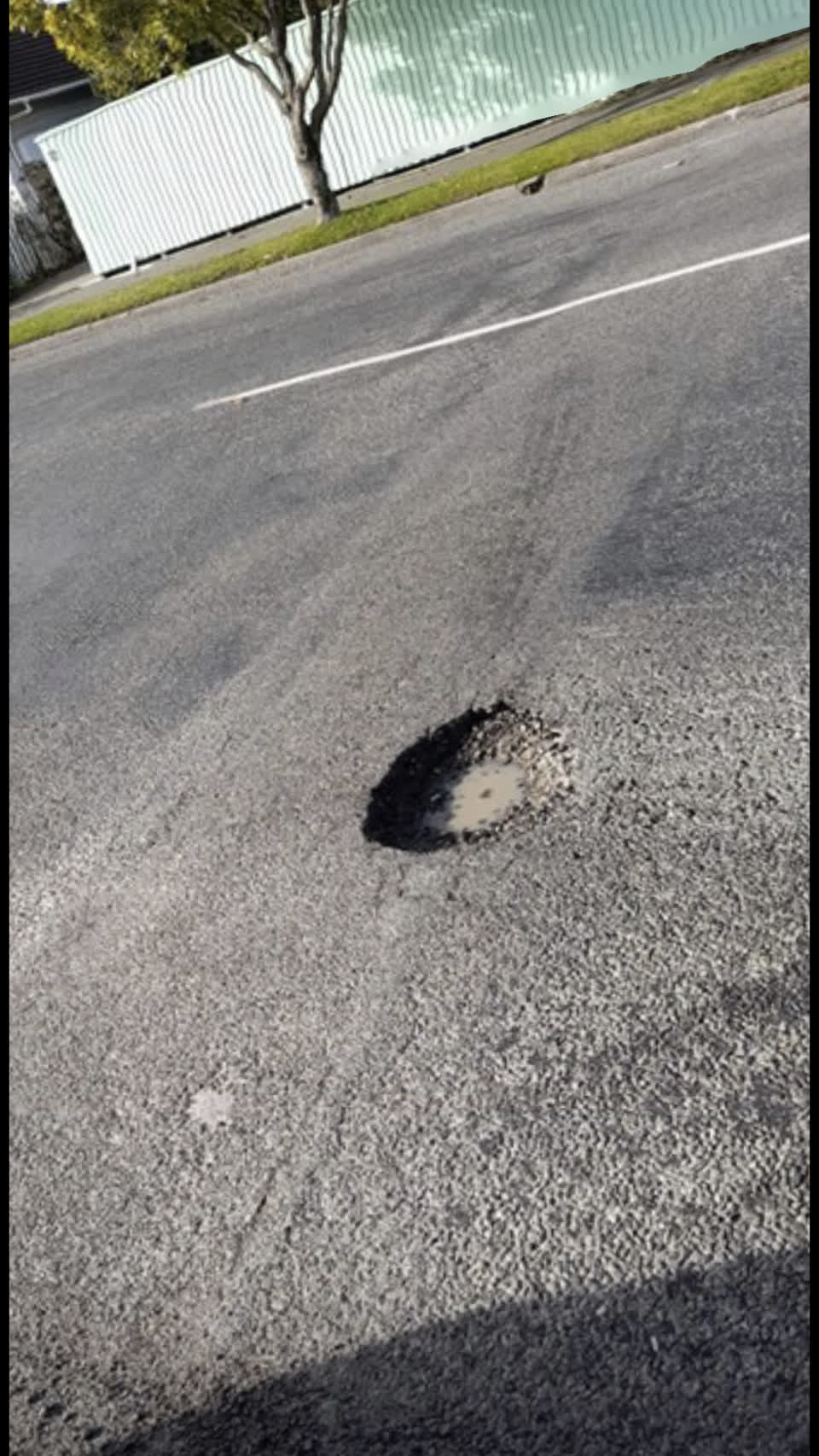 The photograph attached to this roading/streets report