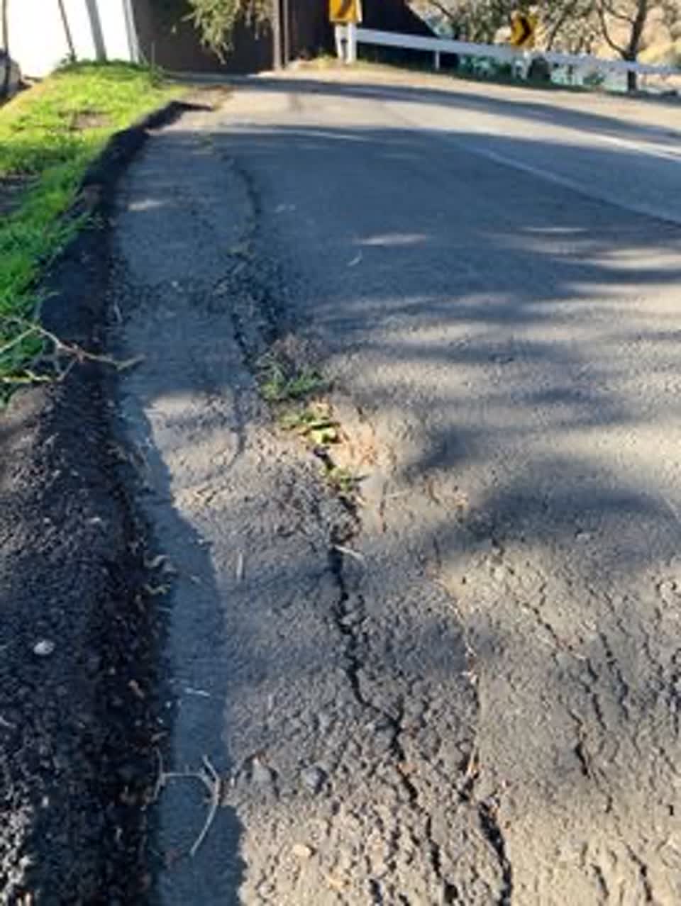 The photograph attached to this roading/streets report