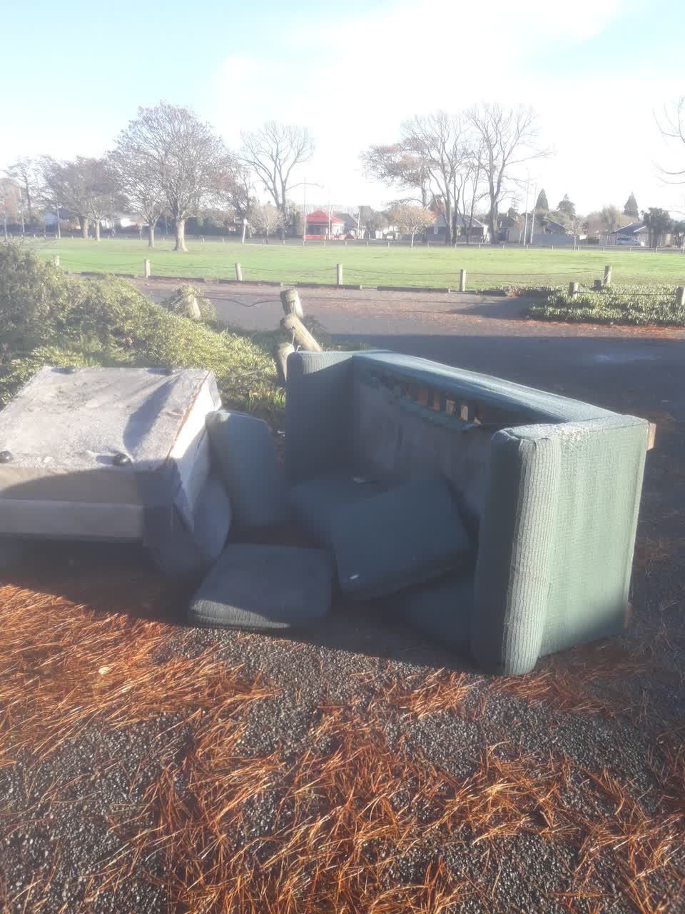 The photograph attached to this rubbish/recycling report
