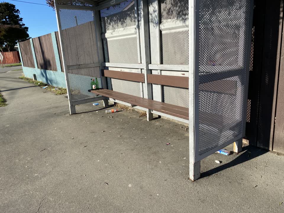 The photograph attached to this rubbish/recycling report