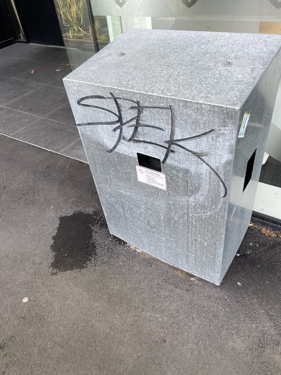 The photograph attached to this graffiti report