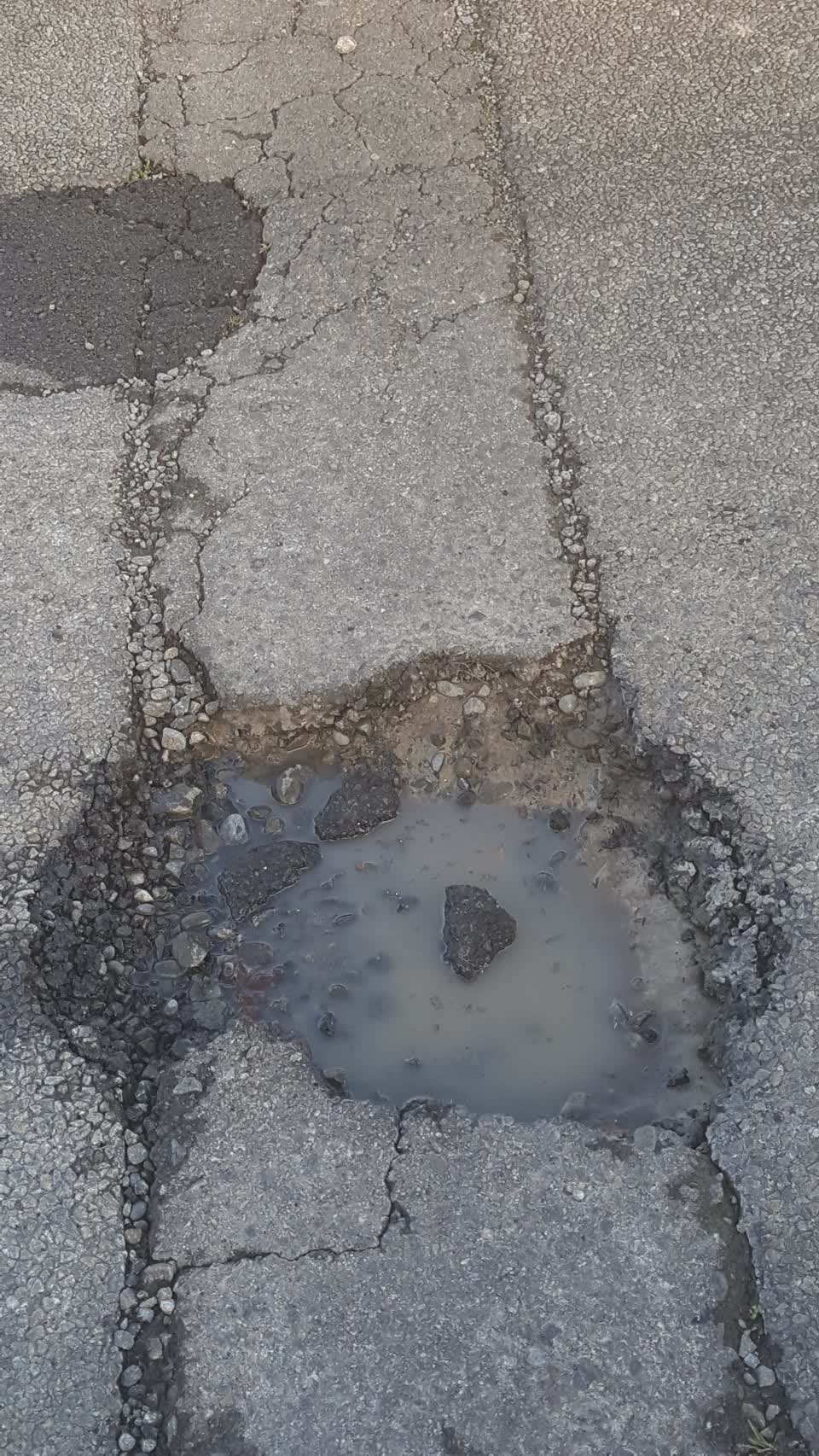 The photograph attached to this roading/streets report