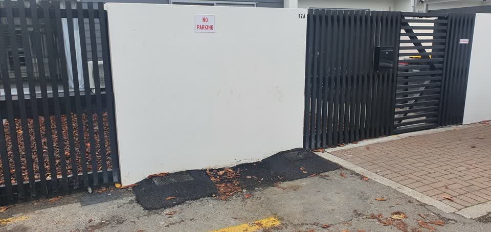 The photograph attached to this roading/streets report