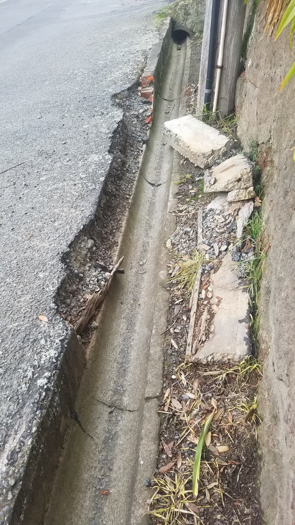The photograph attached to this roading/streets report