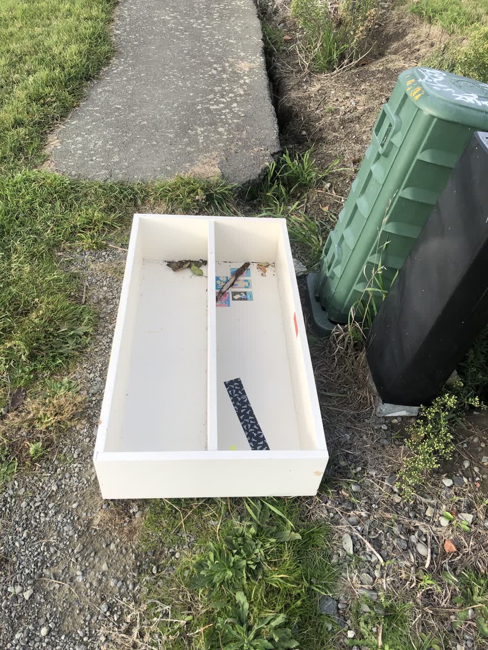 The photograph attached to this rubbish/recycling report