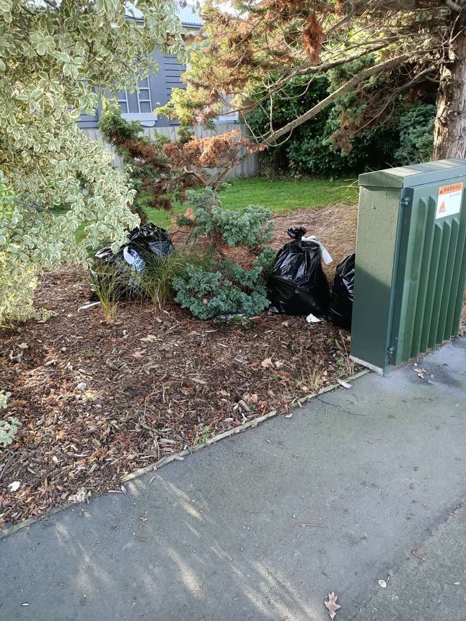 The photograph attached to this rubbish/recycling report