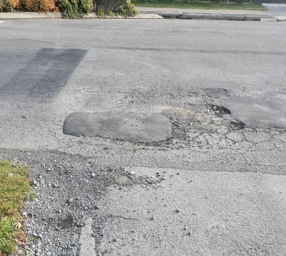 The photograph attached to this roading/streets report