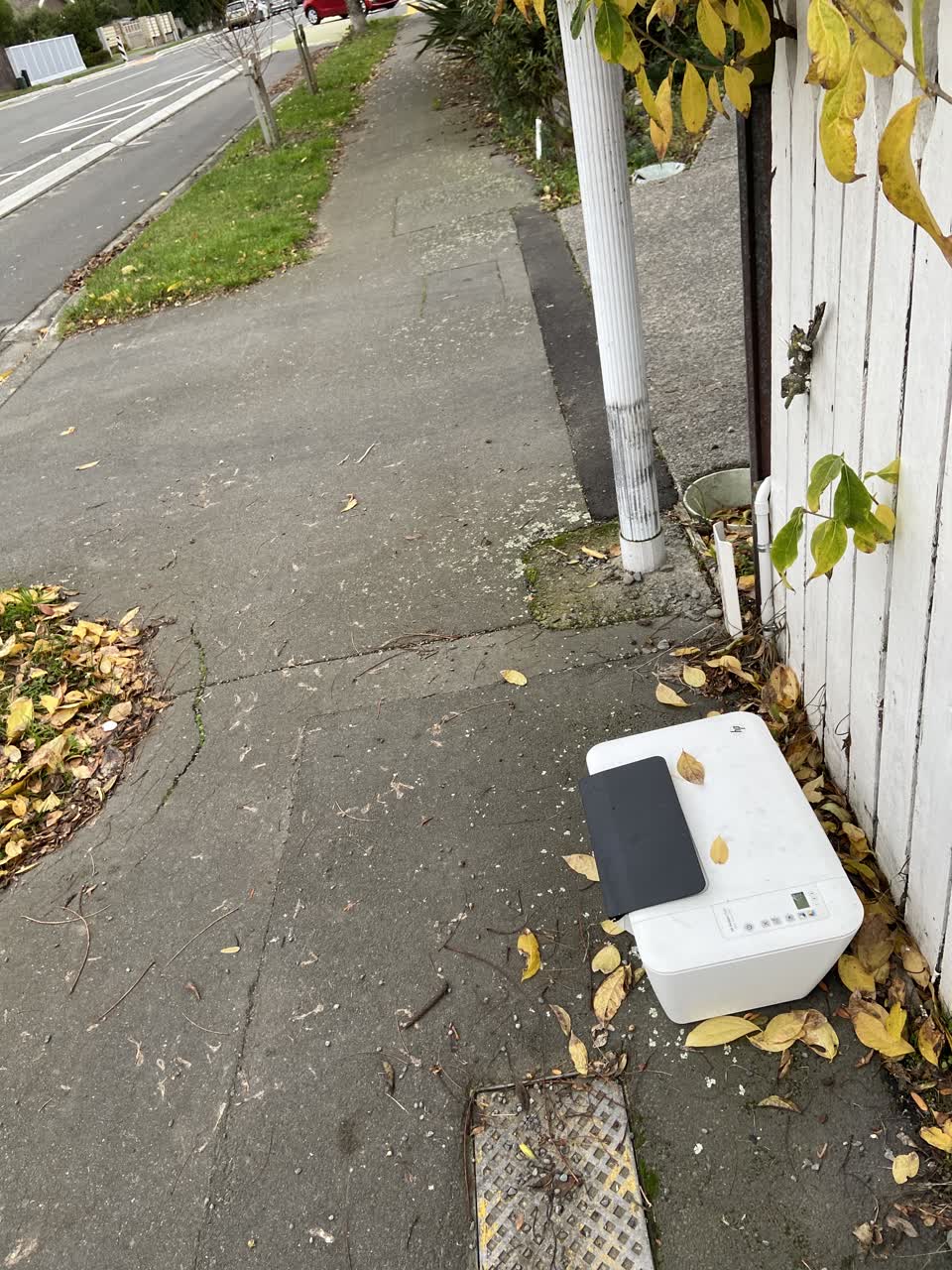 The photograph attached to this rubbish/recycling report