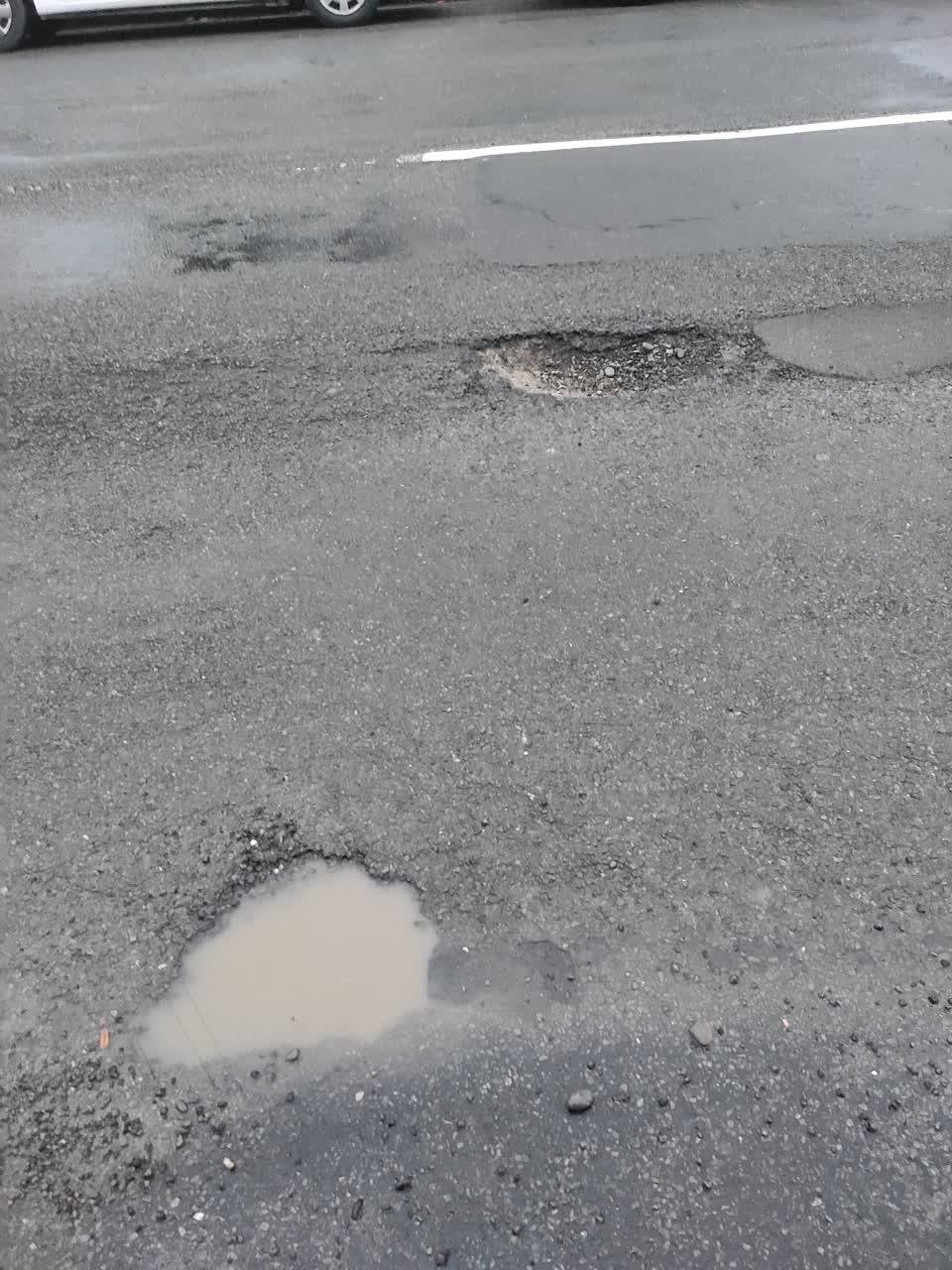 The photograph attached to this roading/streets report