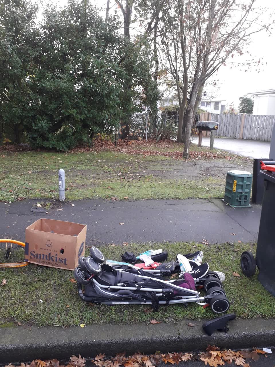 The photograph attached to this rubbish/recycling report