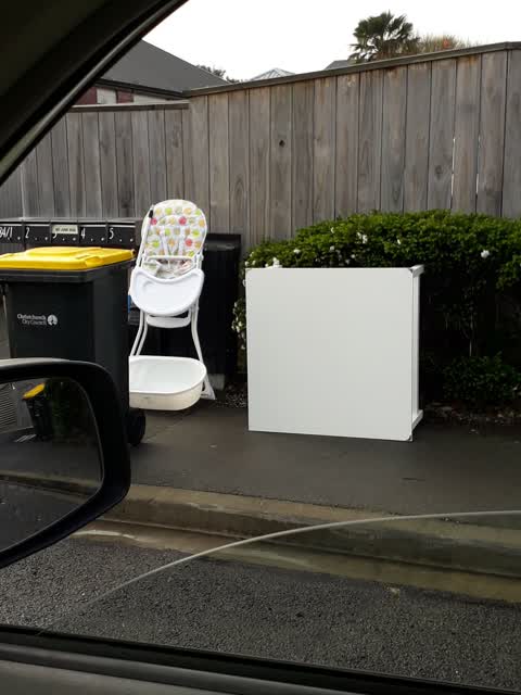 Rubbish/Recycling, a report photo