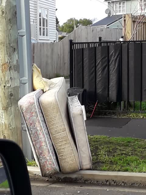 Rubbish/Recycling, a report photo