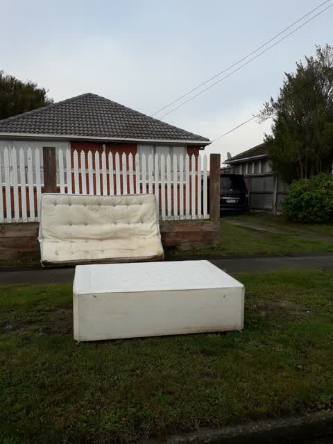 Rubbish/Recycling, a report photo