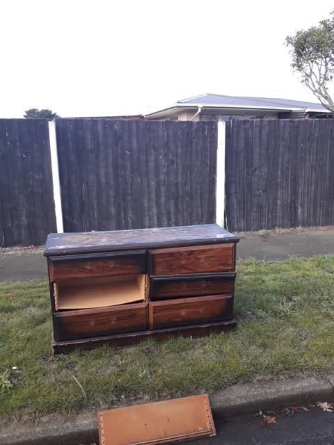 Rubbish/Recycling, a report photo
