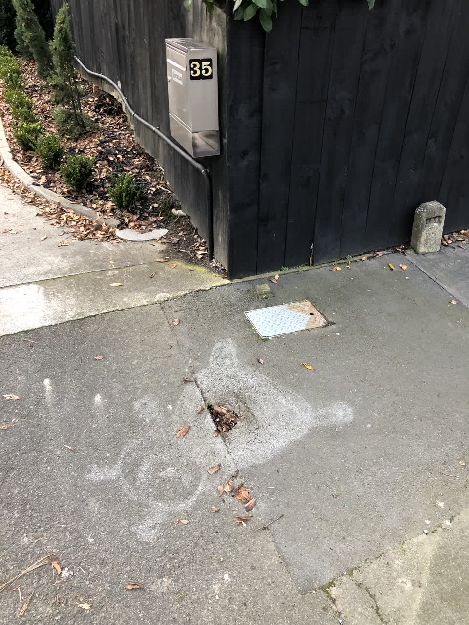 The photograph attached to this roading/streets report