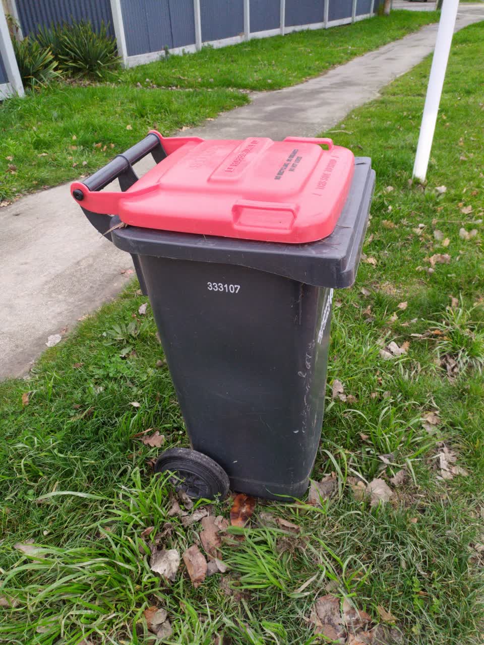 The photograph attached to this rubbish/recycling report