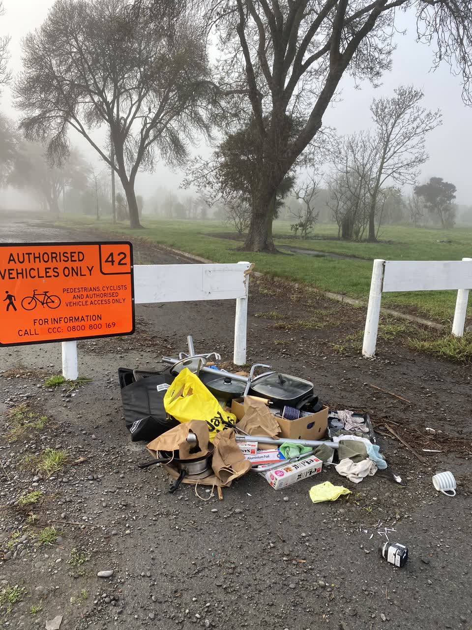 The photograph attached to this rubbish/recycling report