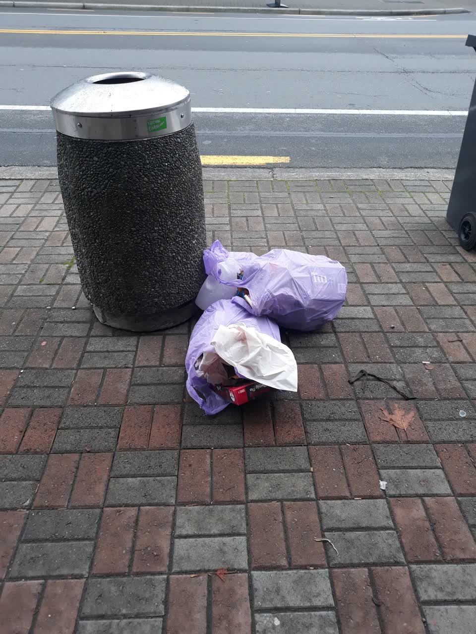 The photograph attached to this roading/streets report