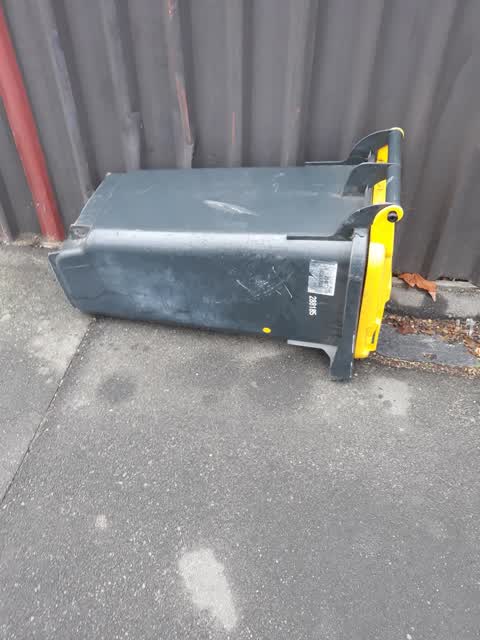 Rubbish/Recycling, a report photo