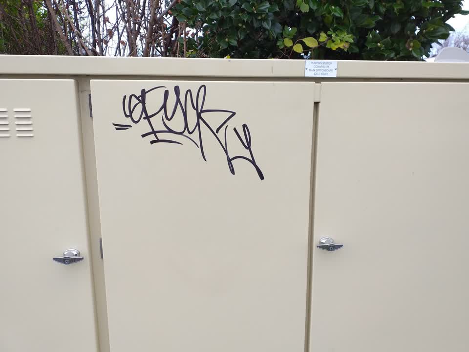 The photograph attached to this graffiti report