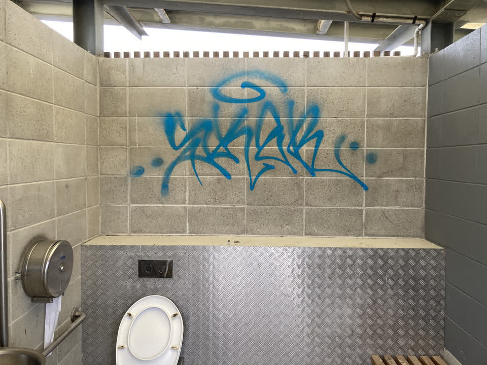 The photograph attached to this graffiti report