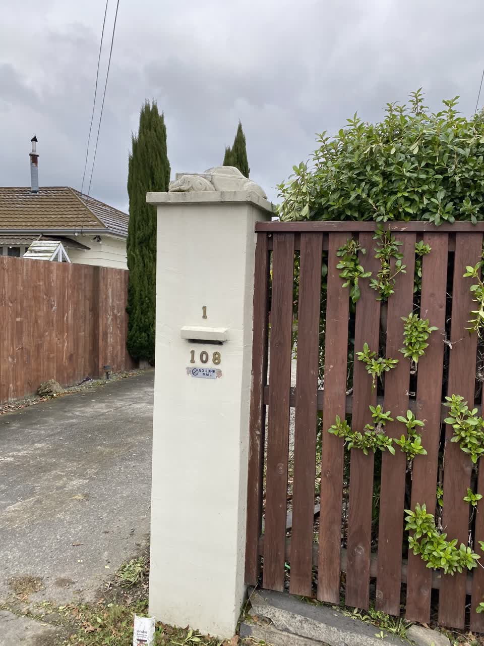 The photograph attached to this roading/streets report