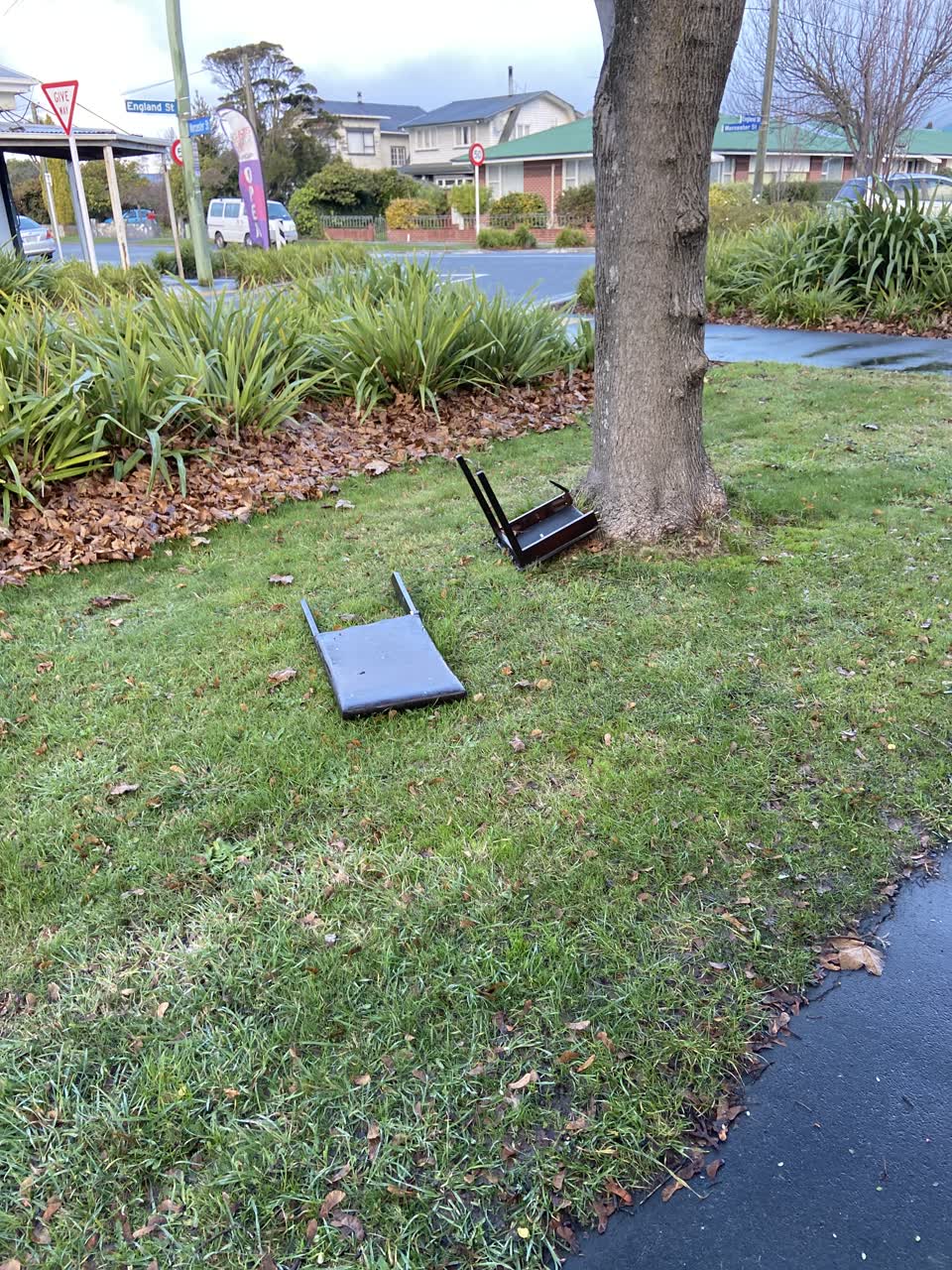 The photograph attached to this rubbish/recycling report