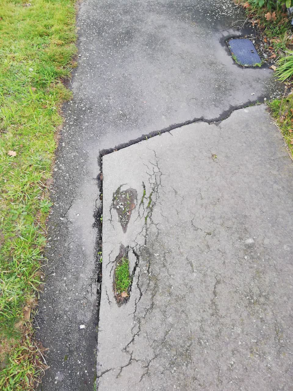 The photograph attached to this roading/streets report