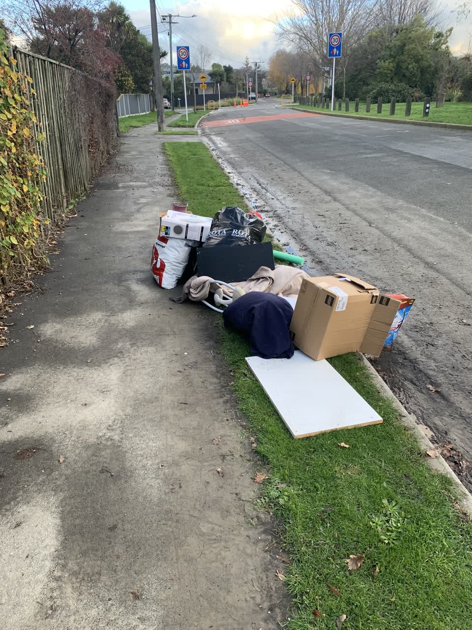 The photograph attached to this rubbish/recycling report