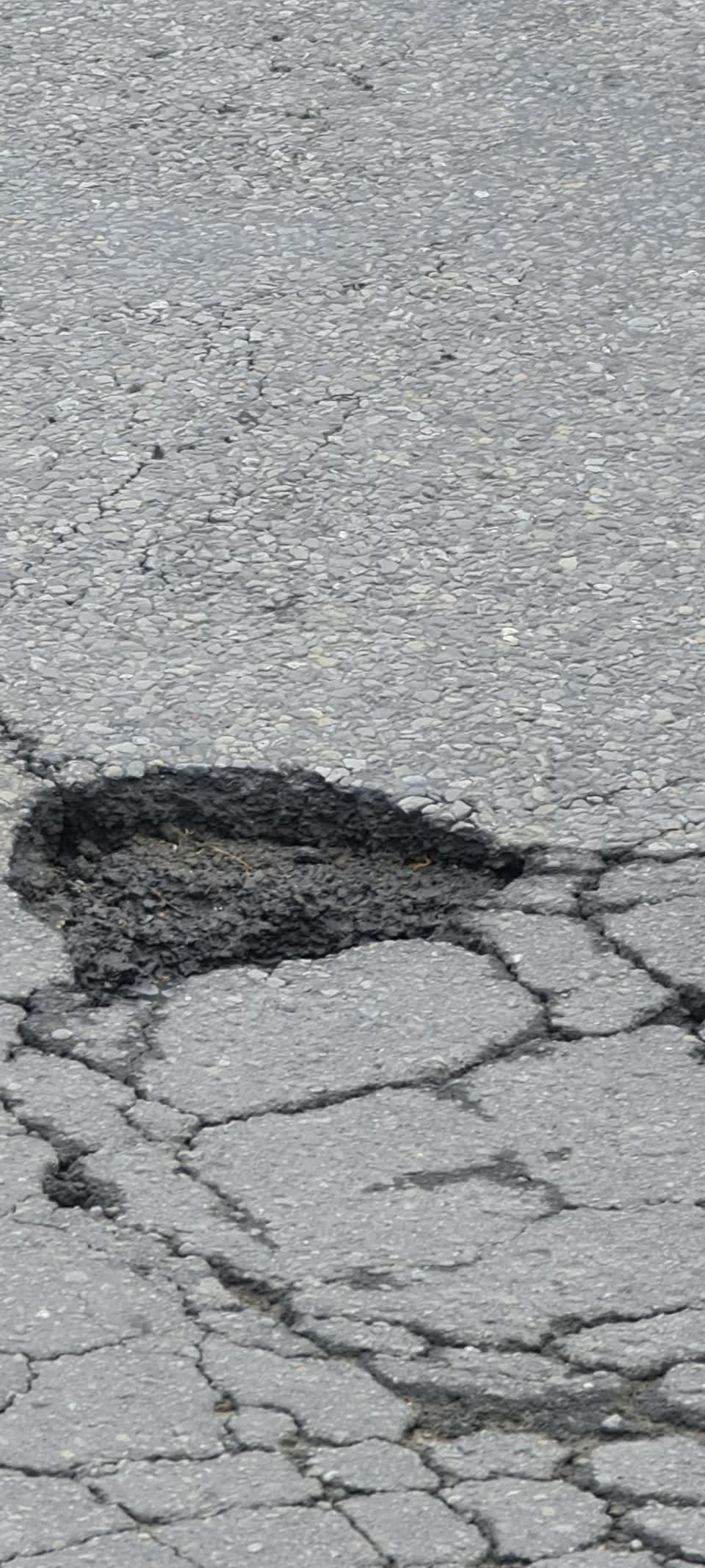 The photograph attached to this roading/streets report