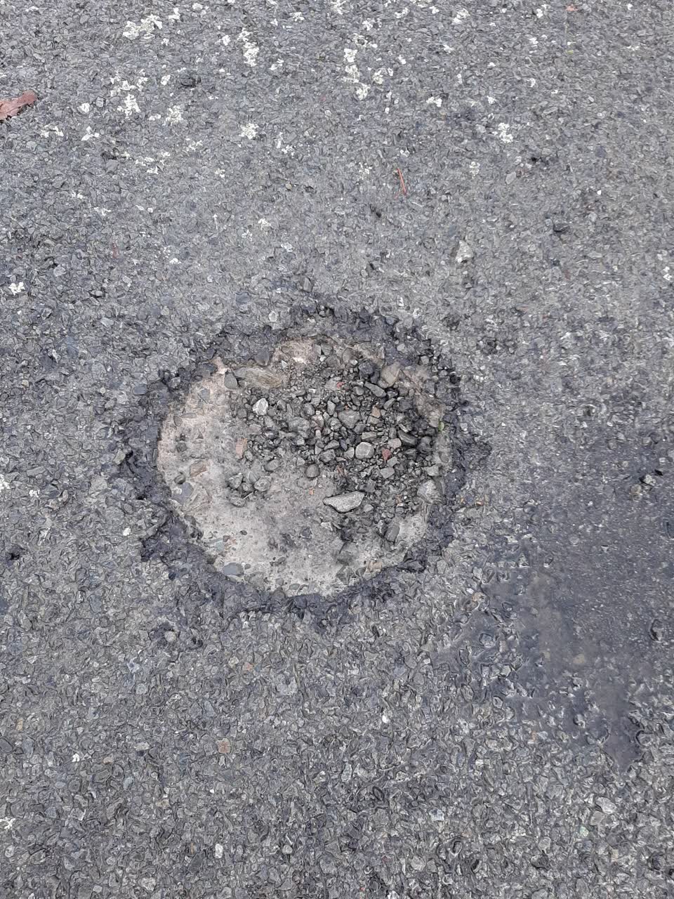The photograph attached to this roading/streets report