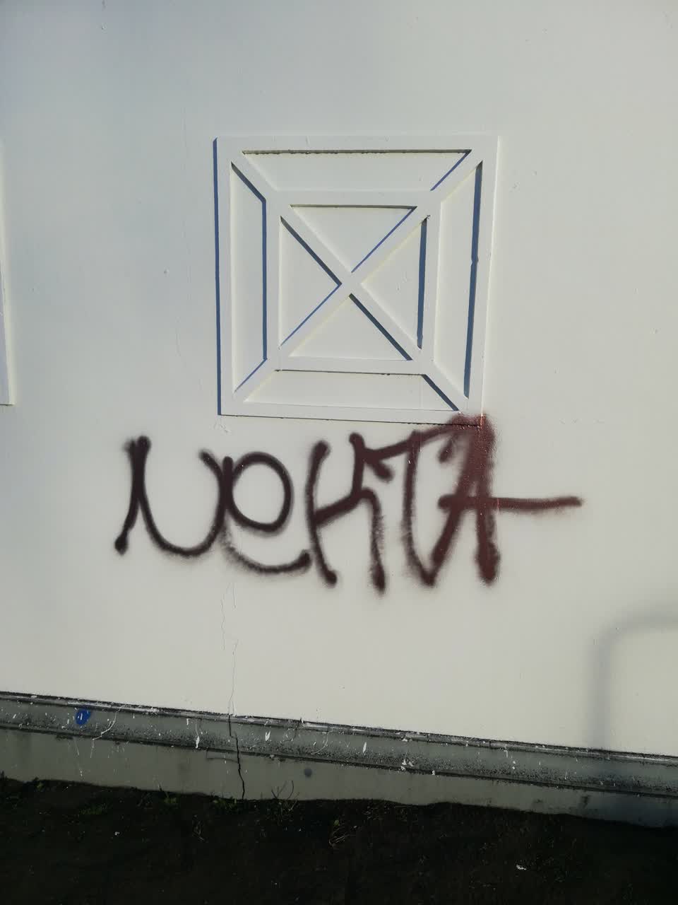 The photograph attached to this graffiti report