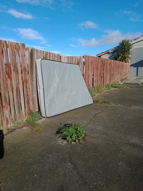 Rubbish/Recycling, a report photo