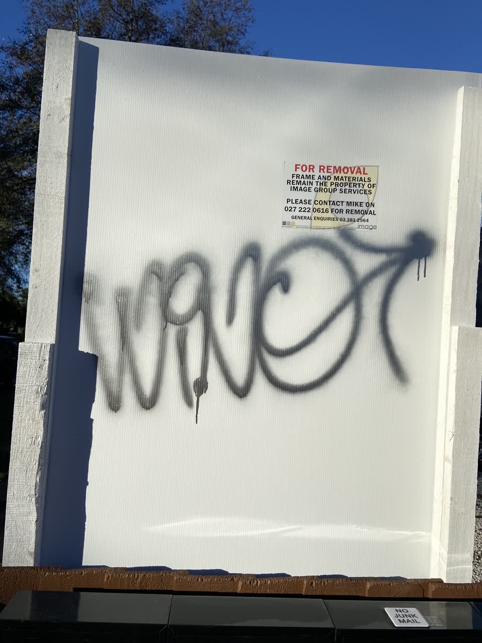 The photograph attached to this graffiti report